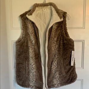 Causal Identity reversible faux fur vest size Large